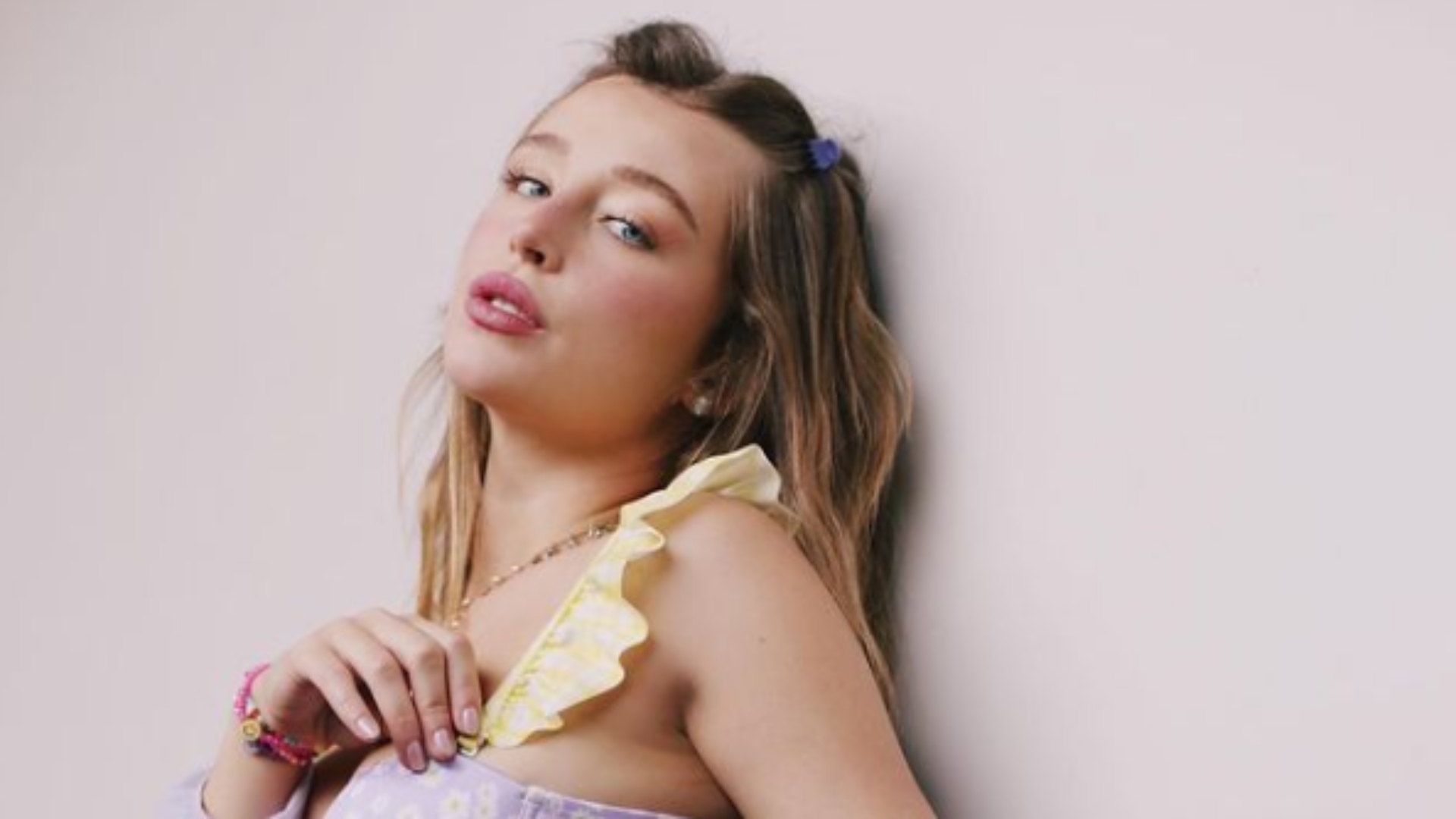Duda Reis deixa seguidores sem ar com fotos de maiô e biquíni
