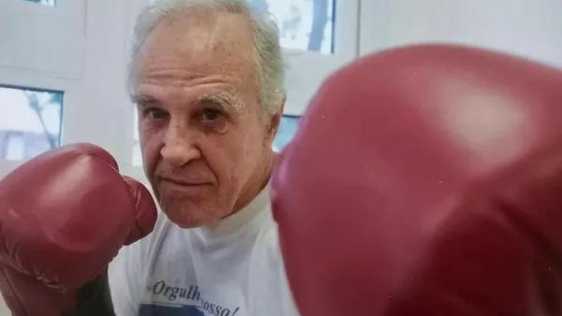 Éder Jofre, tricampeão mundial de boxe, morre aos 86 anos