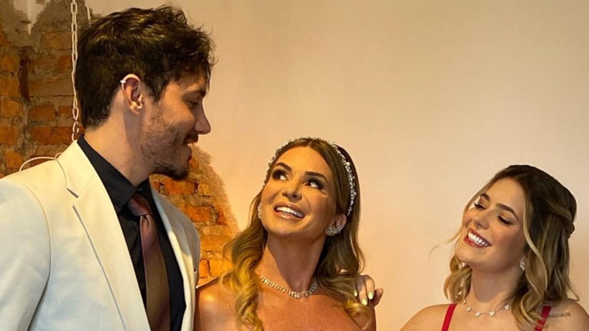 Eliezer marcou presença no casamento de sua sogra, a mãe de Viih Tube