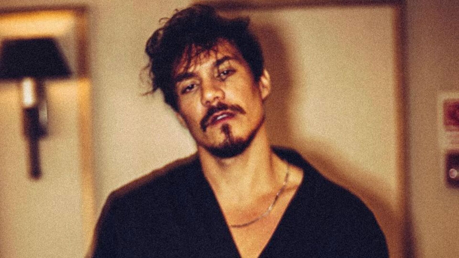 Em clima de Halloween, Eliezer assusta seguidores com pegadinha