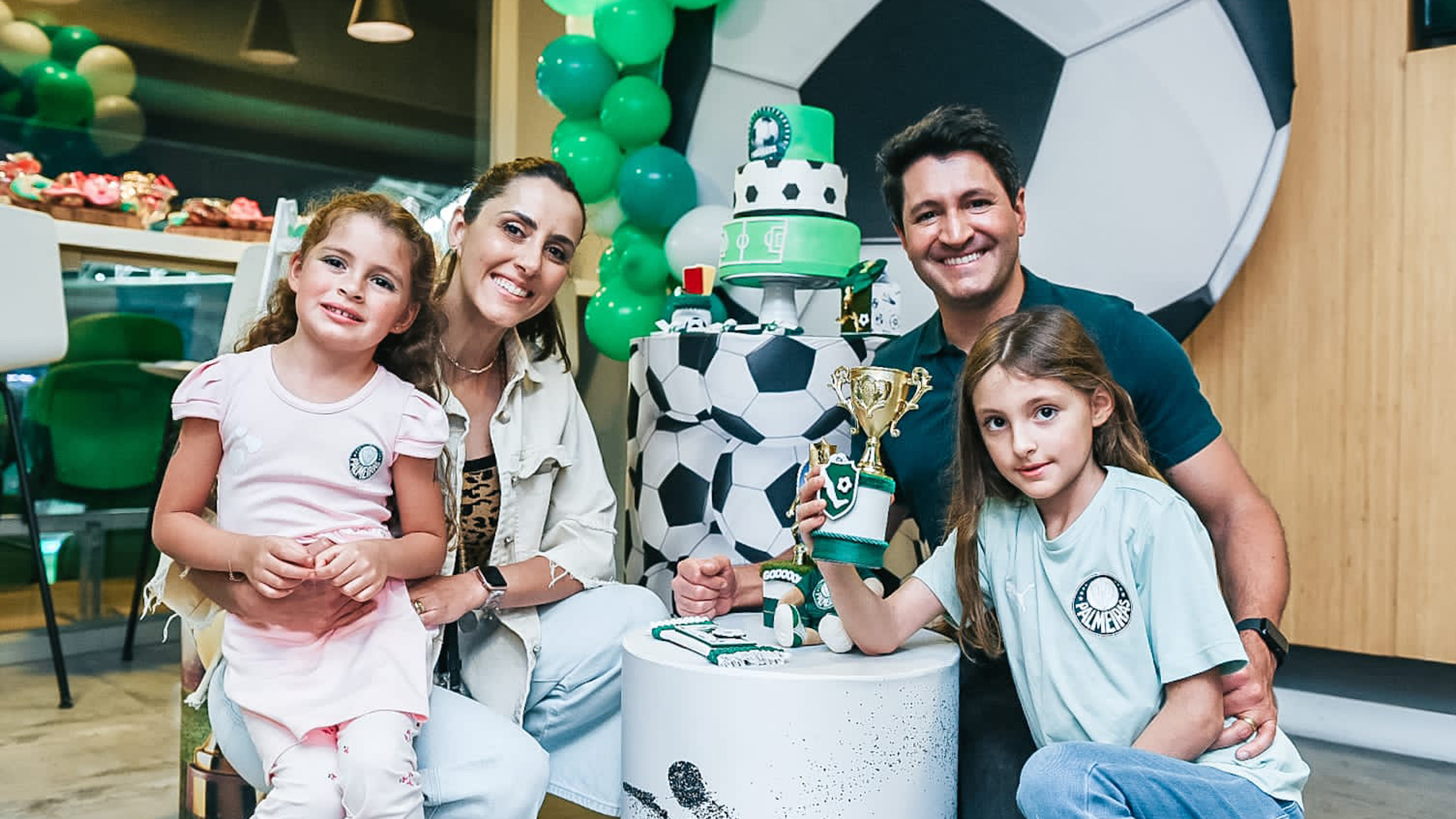 Claudio Macedo faz festa para celebrar o aniversário das filhas