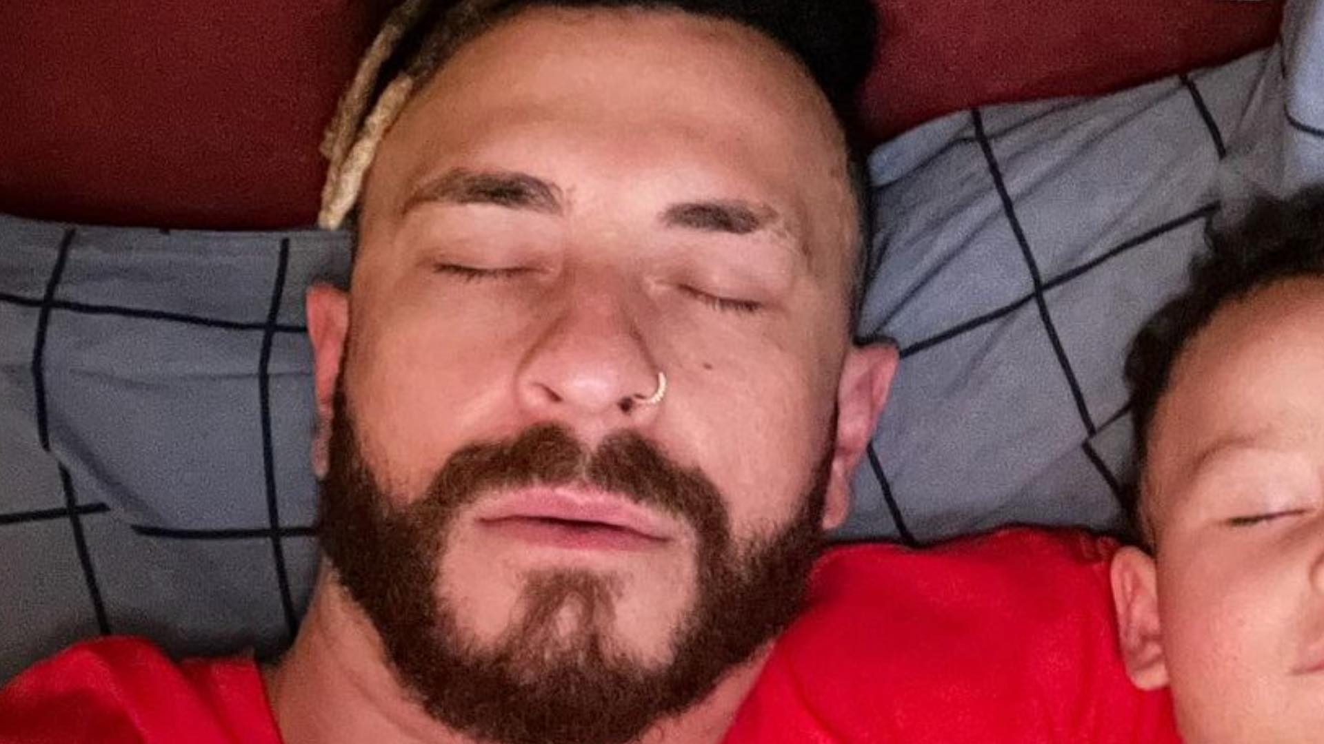 Fred explode o fofurômetro com foto de Cris dormindo: “Gêmeos”