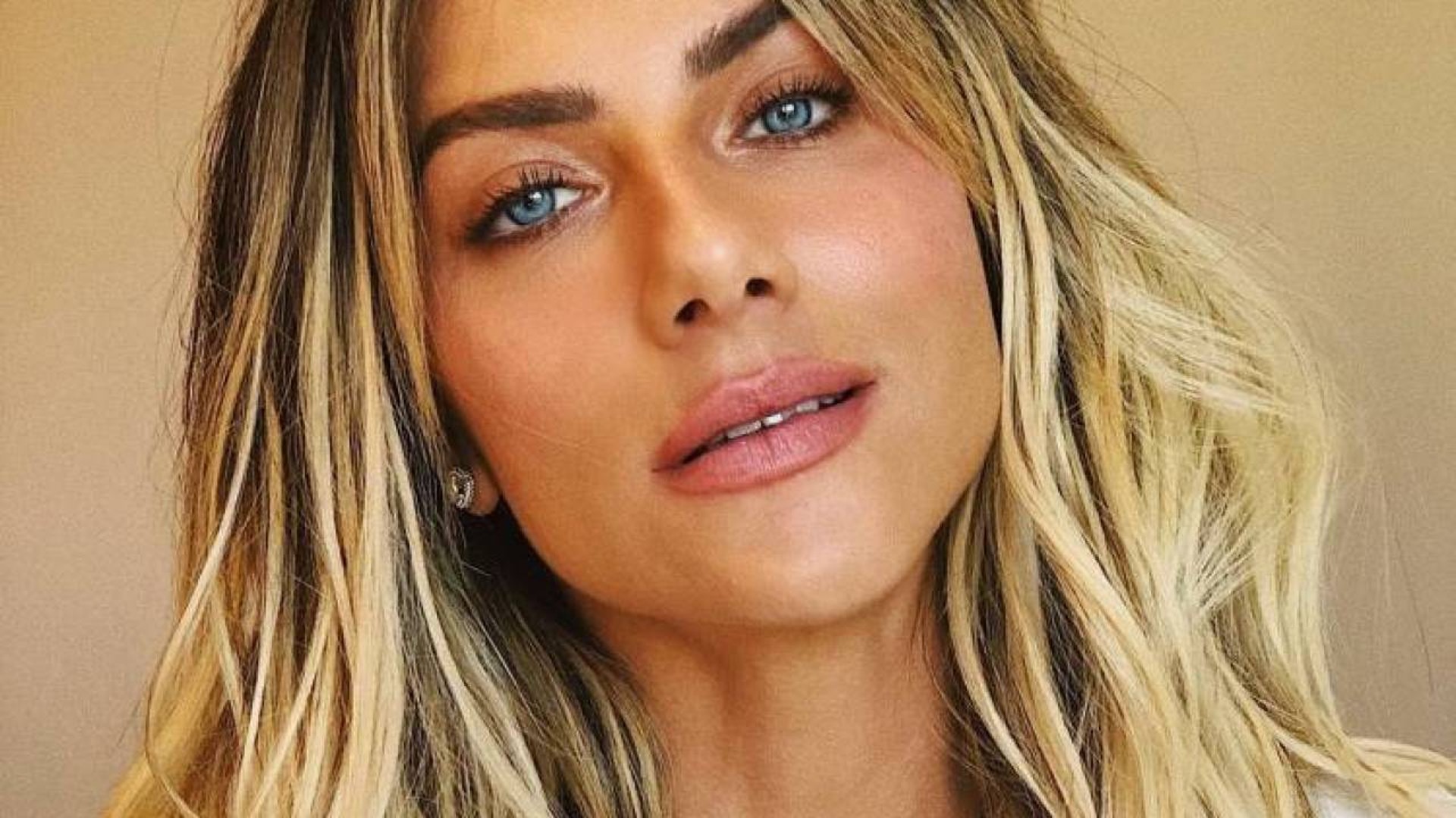 Giovanna Ewbank repete blusa usada por Flávia Alessandra; peça custa R$1.7 mil