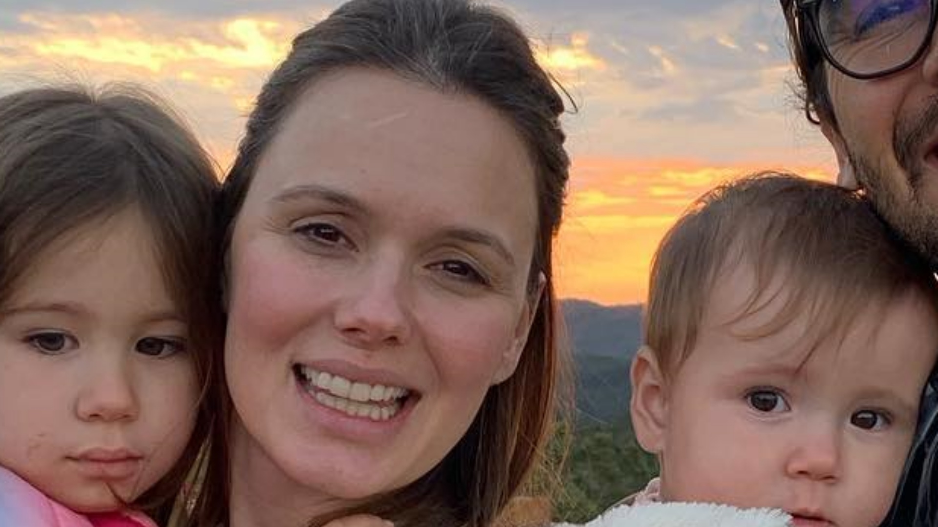 Com cliques raros em família, Graziella Schmitt comemora aniversário de casamento: “Até o fim da vida juntos”