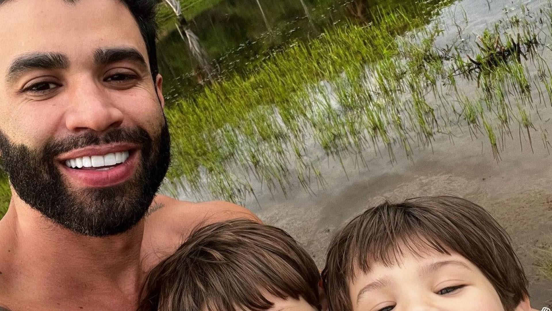 Gusttavo Lima explode o fofurômetro com fotos ao lado dos filhos: “Família linda”