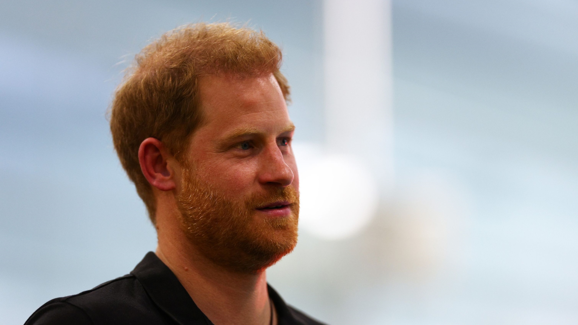 Príncipe Harry teria ficado bravo com pedido de casamento negado por Elizabeth II, diz especialista