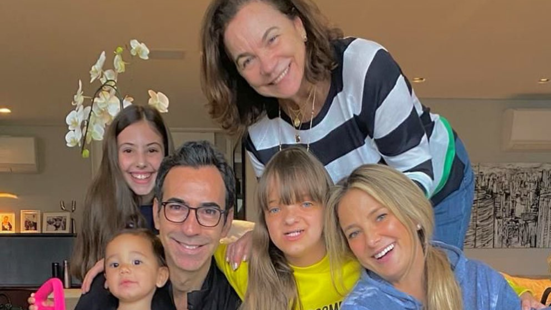 Helô Pinheiro faz homenagem para a mãe do jornalista César Tralli e emociona fãs