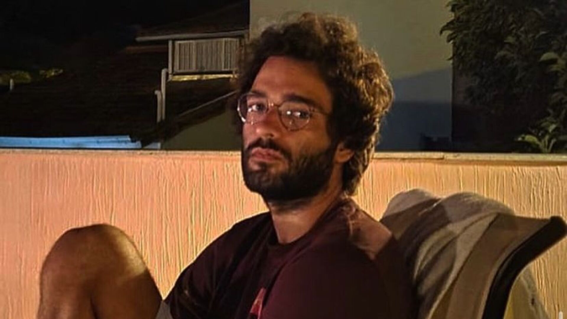 Humberto Carrão abre o jogo sobre repercussão do fim de seu relacionamento e fama de galã