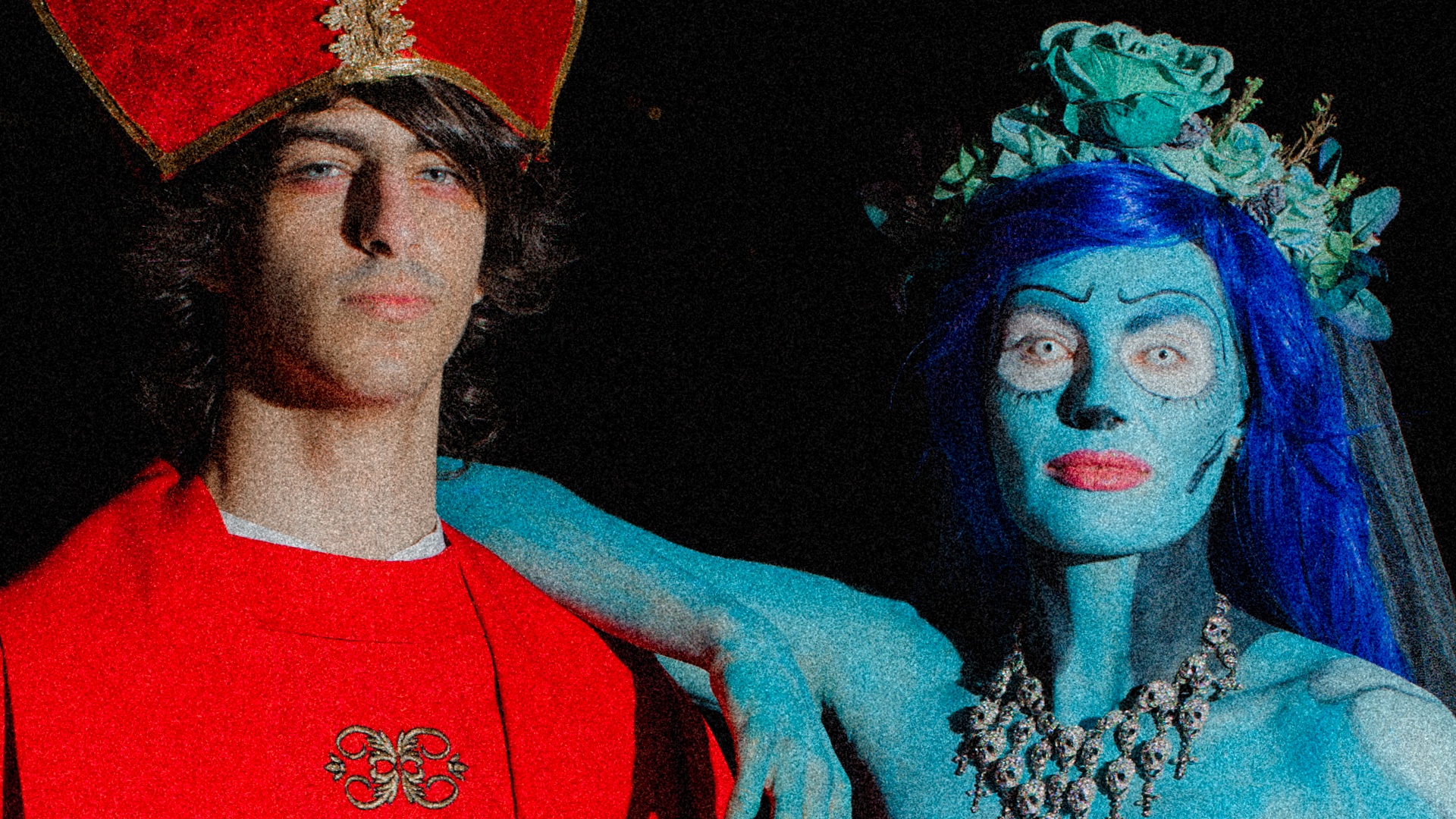 Isabeli Fontana capricha na fantasia ao comemorar aniversário do filho com festa de Halloween