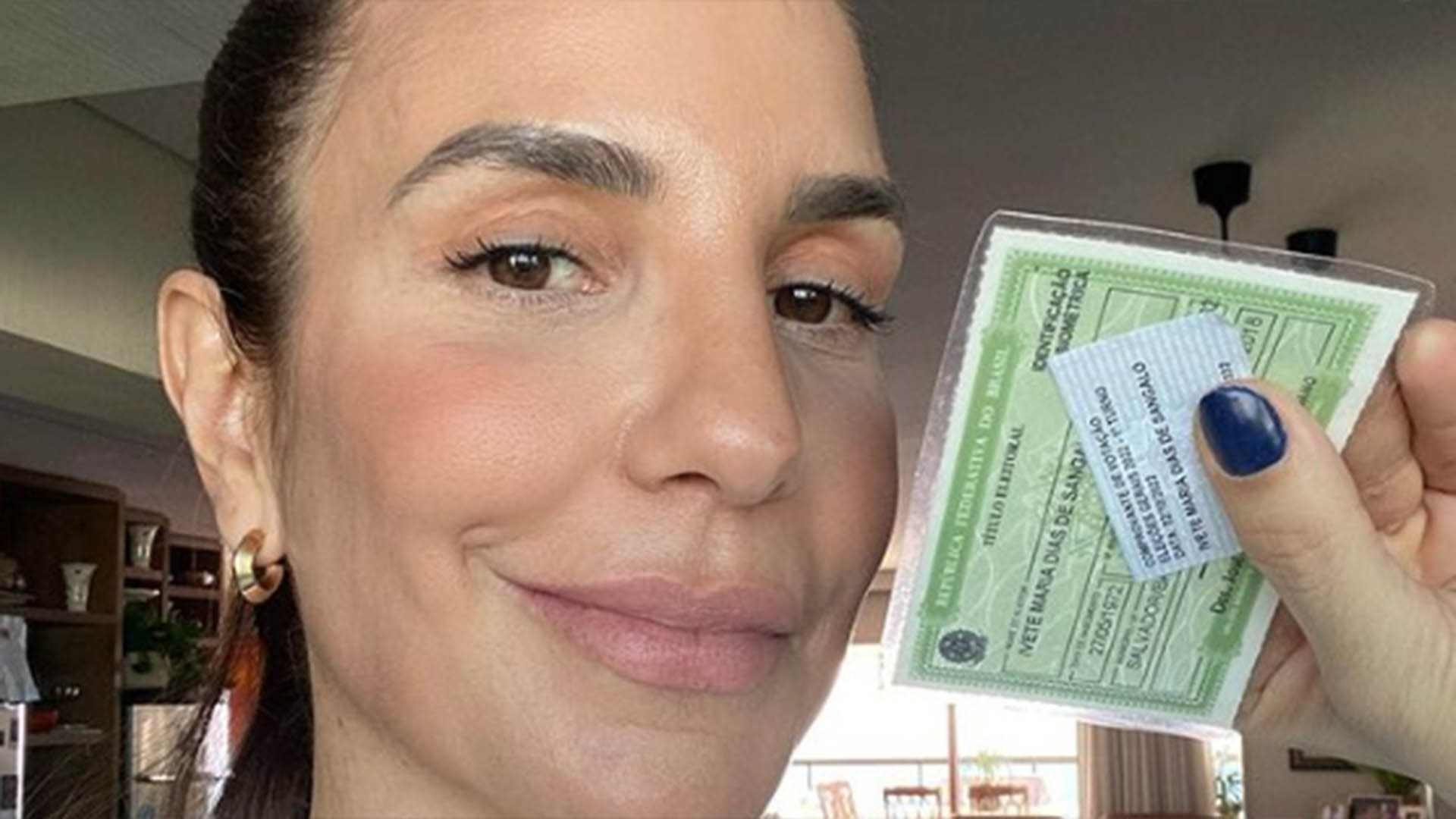 Ivete Sangalo deixa o hospital e vai às urnas para votar nas eleições de 2022
