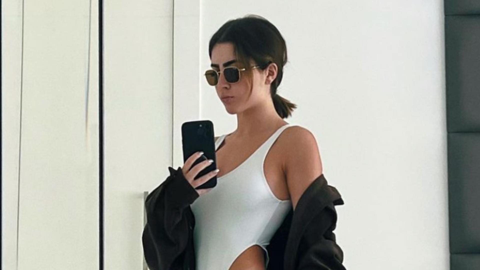 De body cavado, Jade Picon aposta em look confortável para curtir o dia: “Perfeita”
