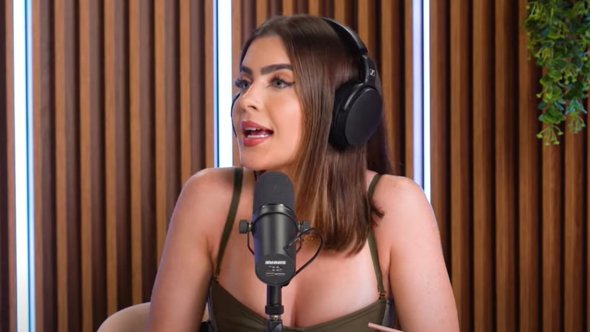 Jade Picon fala sobre vida de solteira e revela se mantém contato com participantes do BBB 22
