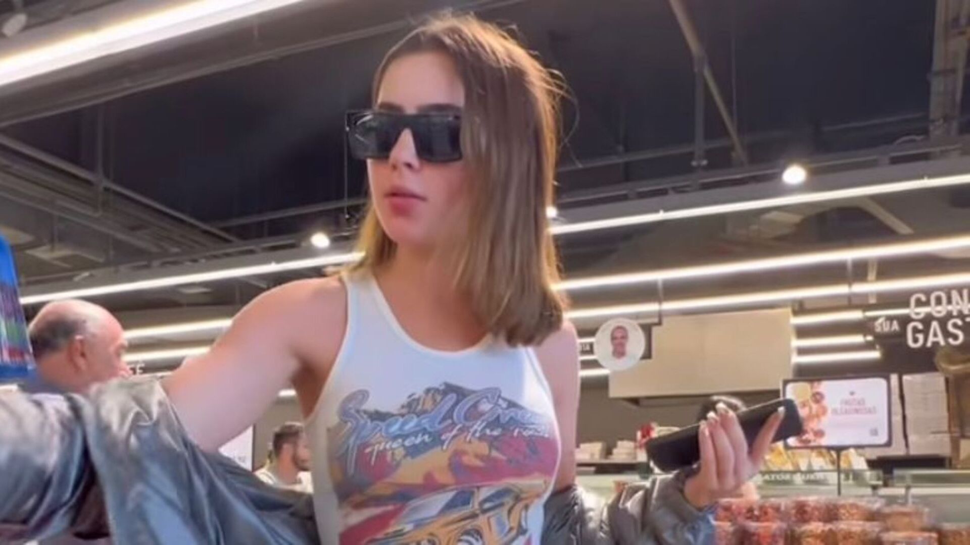 Em dia de estreia da novela “Travessia”, Jade Picon volta a rebater críticas