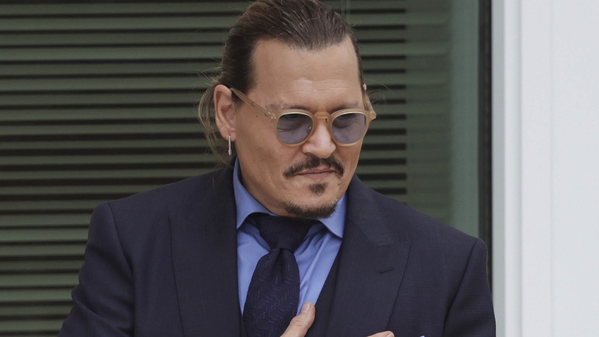Aposentada perde R$ 208 mil ao acreditar que namorava com Johnny Depp