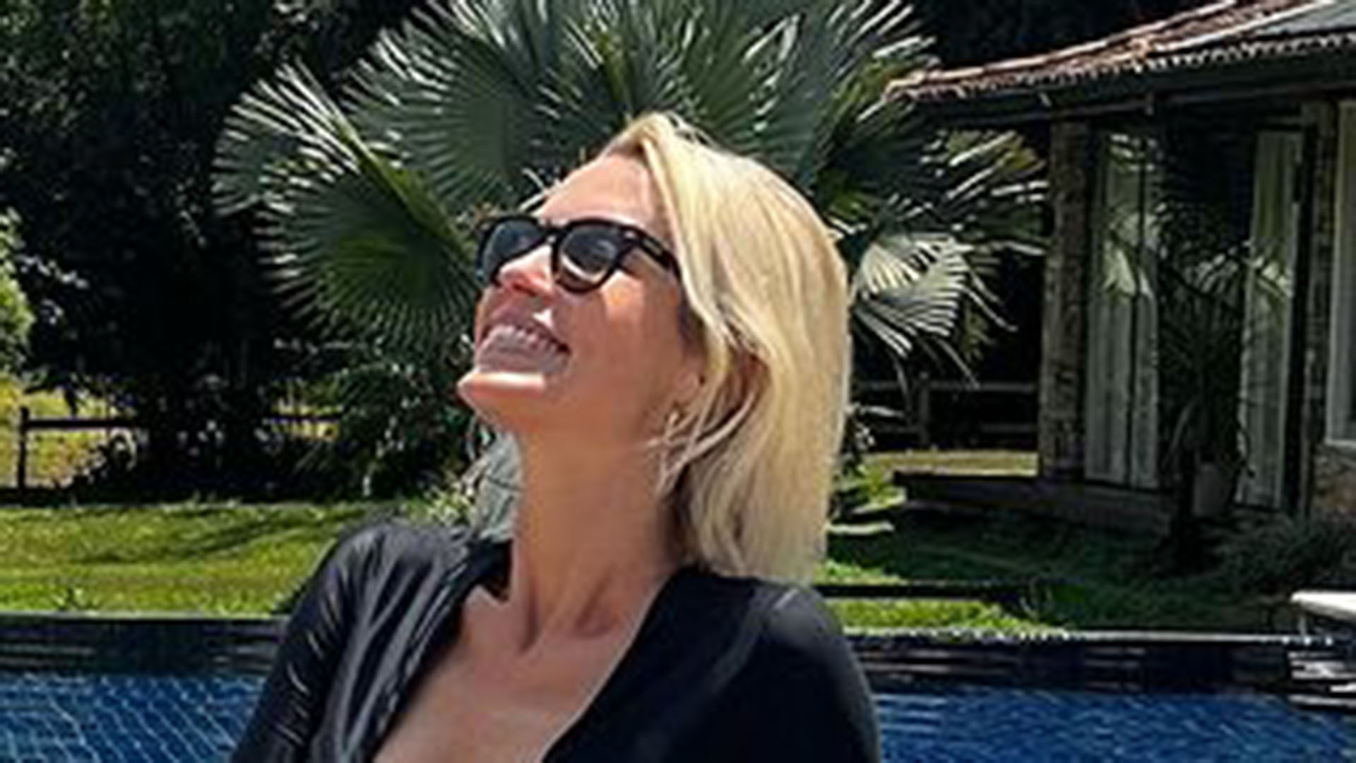 Juliana Didone surge de biquíni ao celebrar seus 38 anos de vida