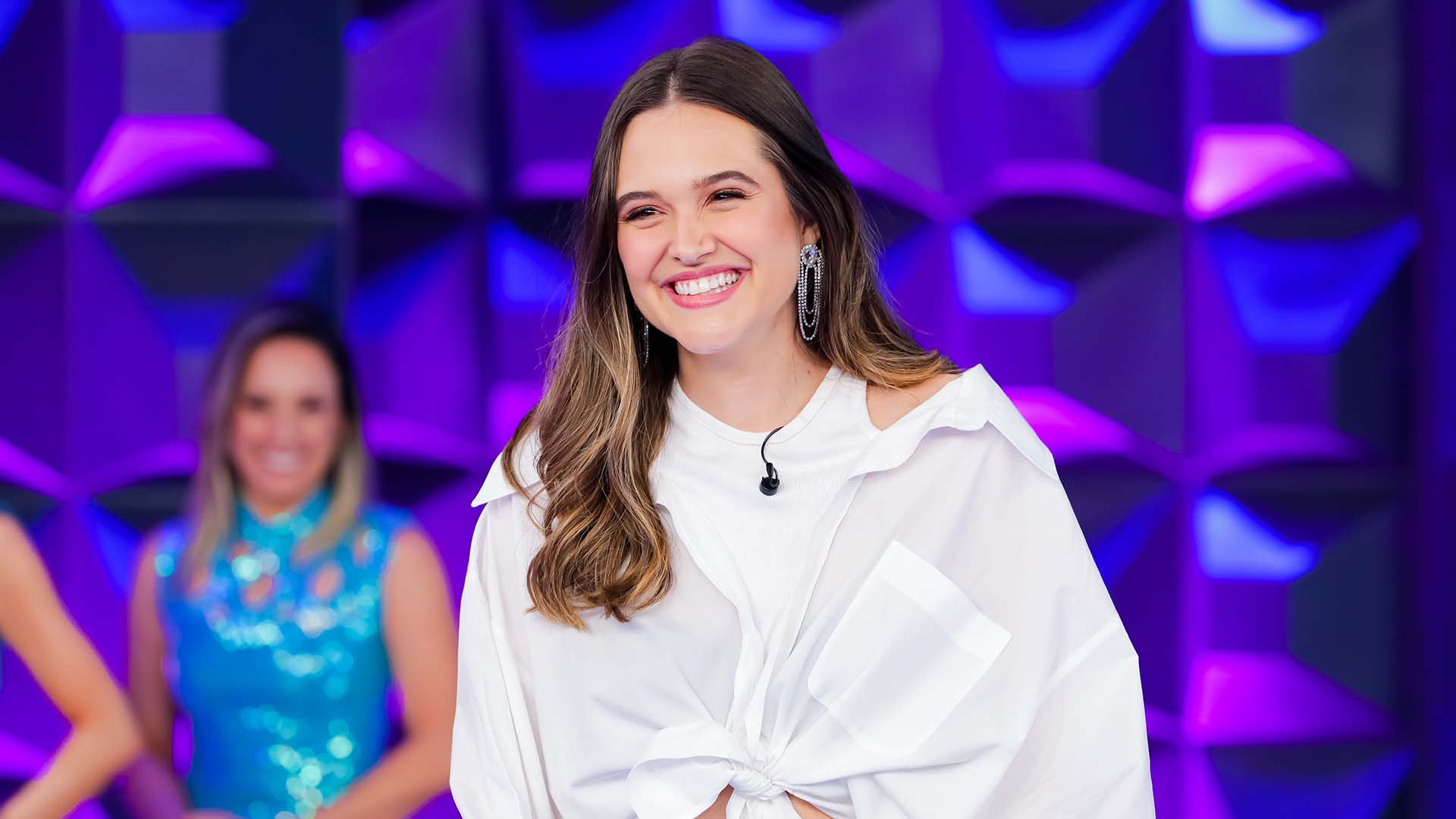 Fora da Globo, Juliana Paiva grava participação em programa do SBT