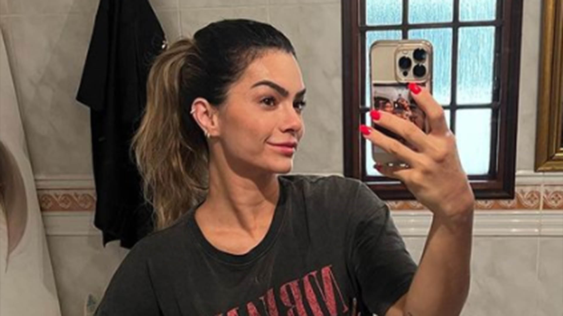 Kelly Key exibe as pernas musculosas e diz: ‘Poxa, que coxa’