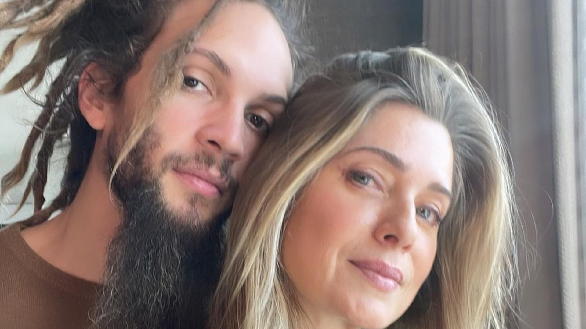 Marido de Leticia Spiller é chamado de ‘mendigo’ e responde na lata