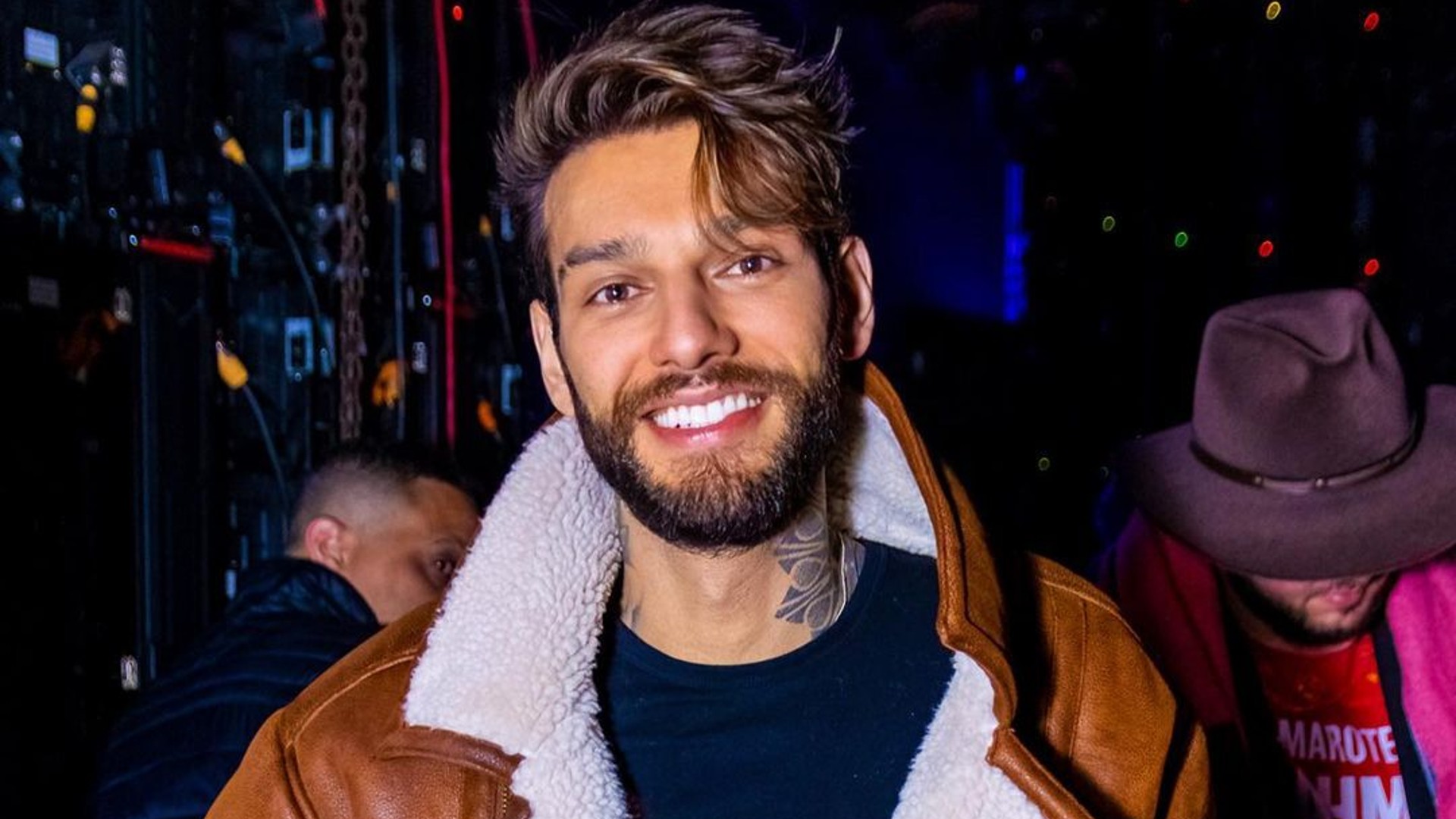 Lucas Lucco encanta ao mostrar vídeo agarrado com o filho