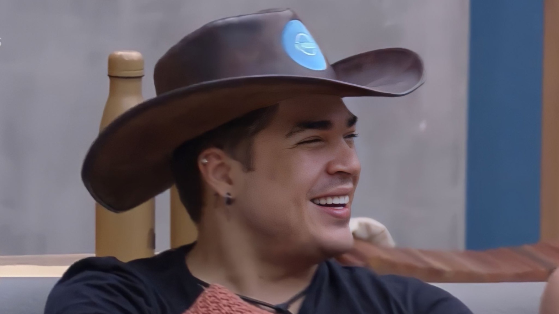 A Fazenda 14: Lucas Santos fica quatro dias sem tomar banho e deixa peões irritados com odor