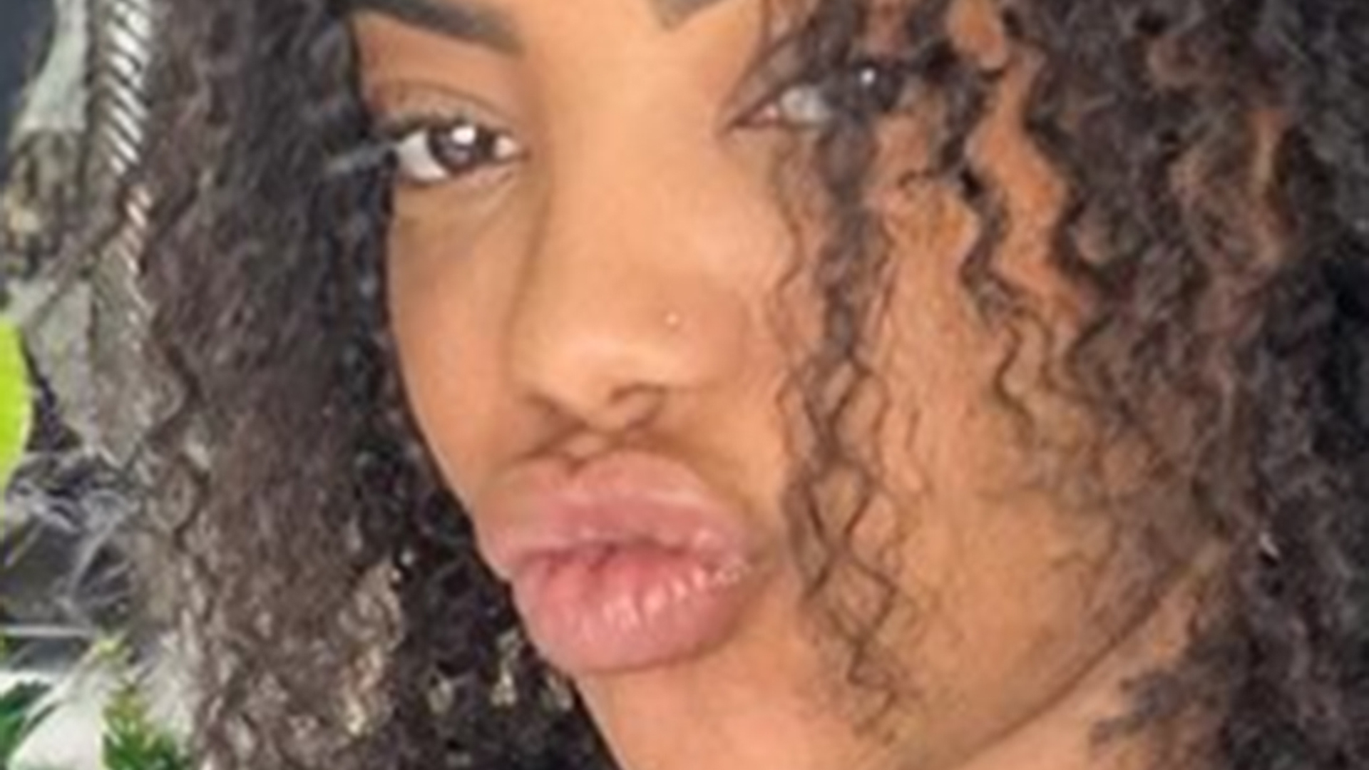 Ludmilla publica foto do seu cabelo natural e sem maquiagem