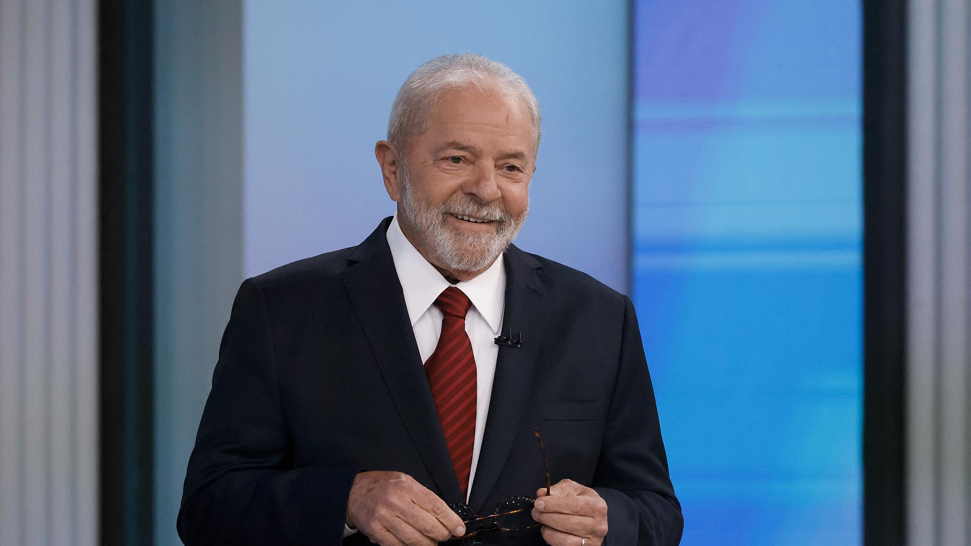 Luiz Inácio Lula da Silva é eleito o presidente do Brasil pela terceira vez