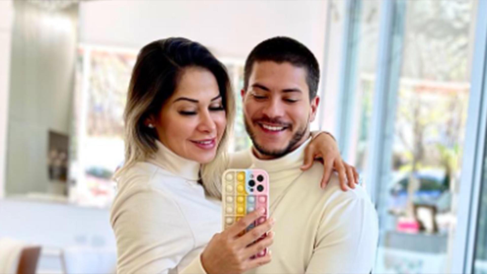 Maíra Cardi anuncia separação de Arthur Aguiar