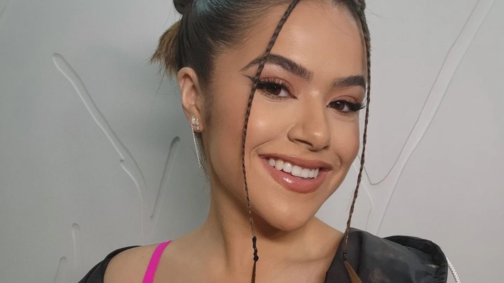 Maisa Silva elege look curtinho para curtir show em São Paulo: “Um escândalo”