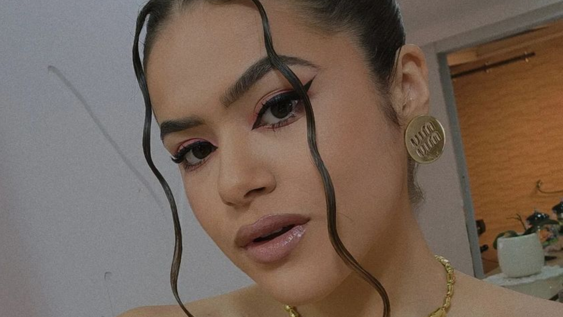 Maisa dá show de beleza ao mostrar produção para noitada: ”Que gata”