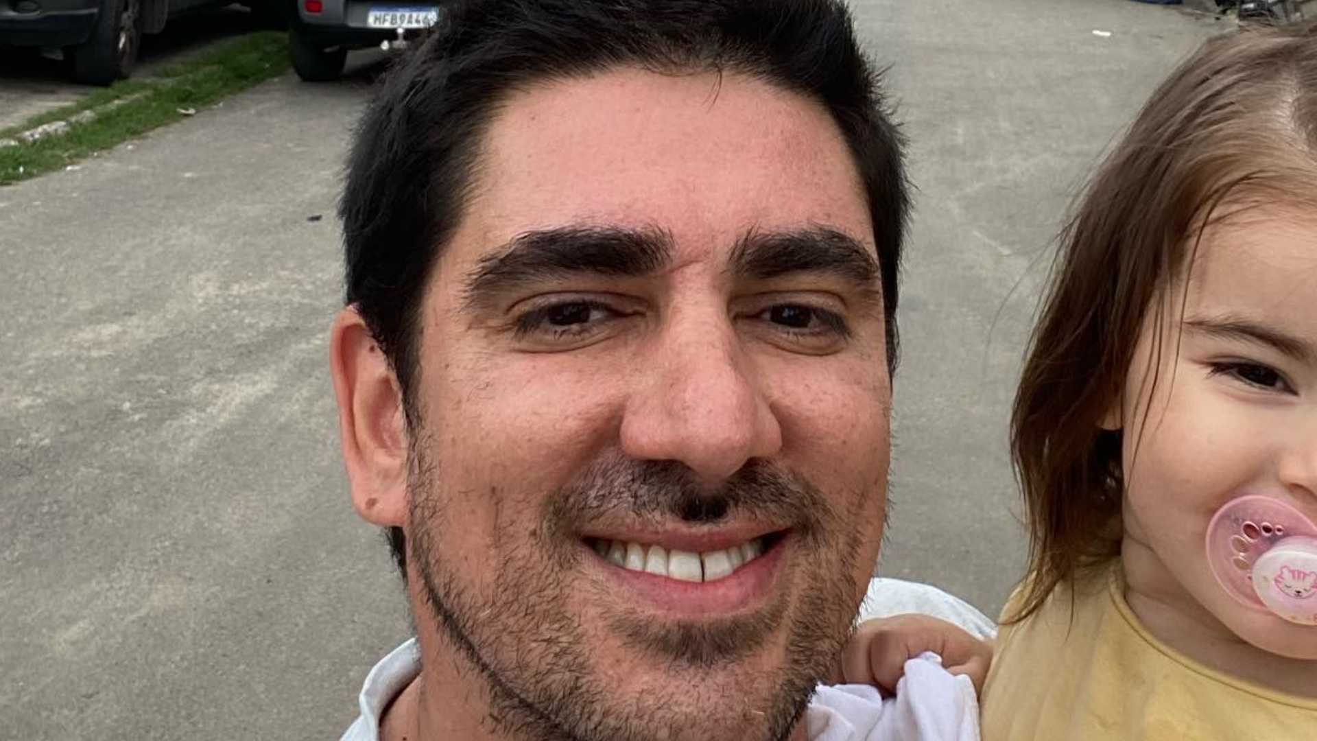 Marcelo Adnet posta cliques raros com a filha e fãs apontam semelhança: “Sua cara”