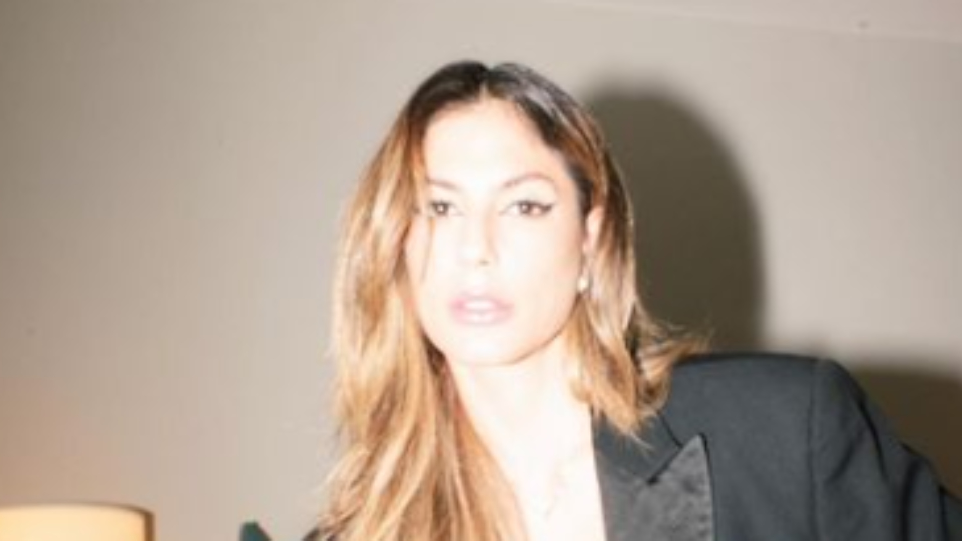 Mari Gonzalez arrasa em look chique all black para Prêmio Multishow