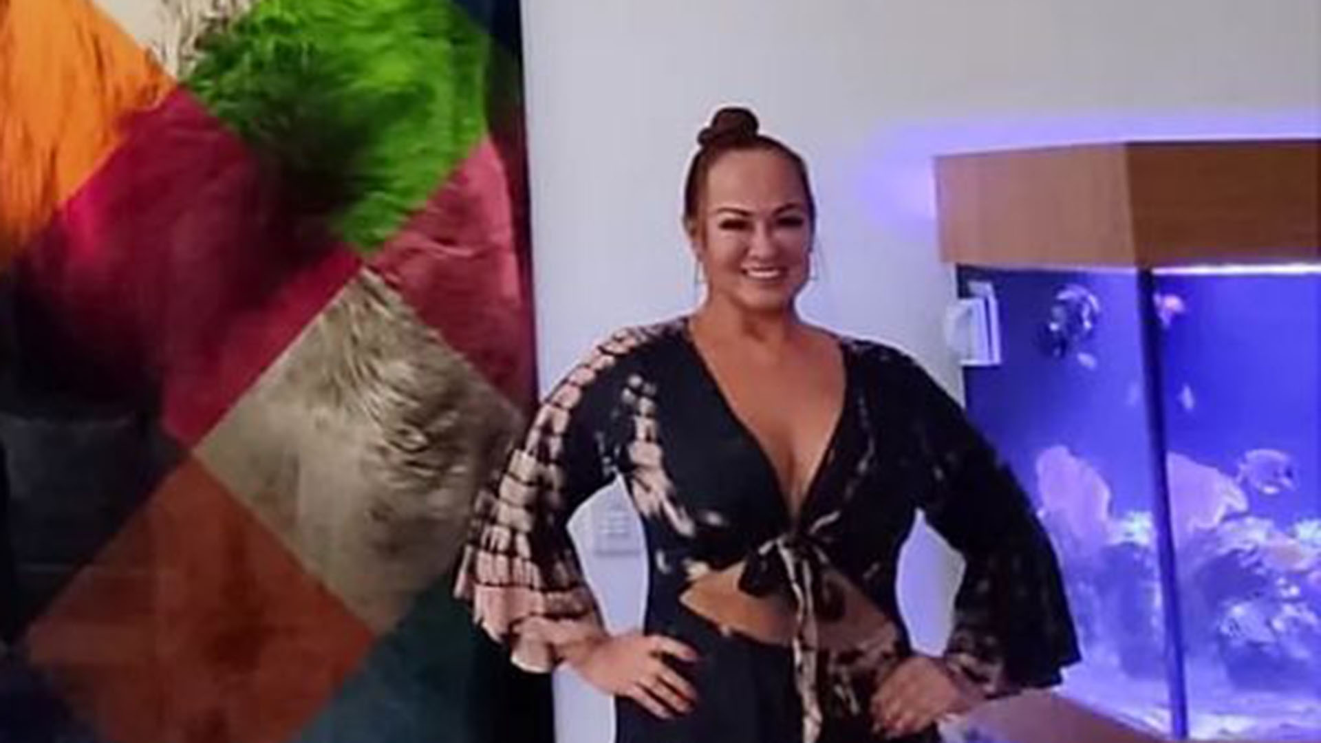 Mãe de Neymar Jr exibe obra de arte gigante em sua casa