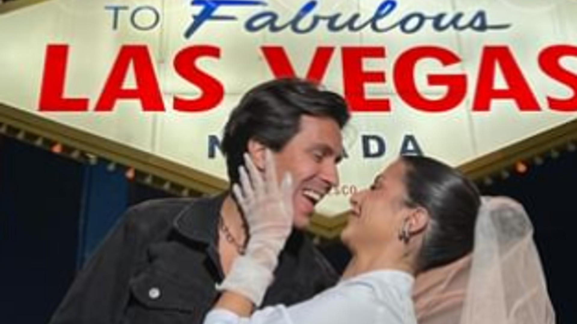 Nah Cardoso e Pe Lu se casam em Las Vegas com direito a Elvis Presley