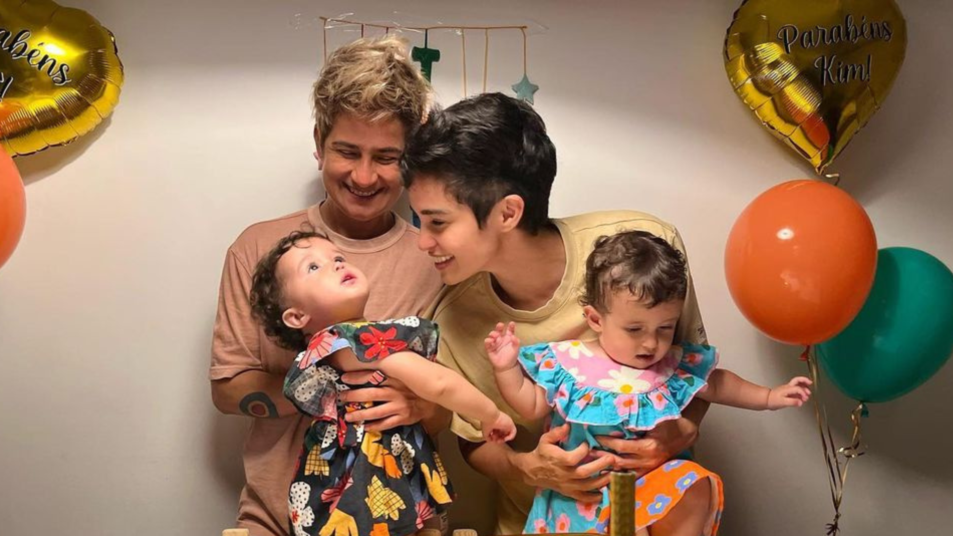 Nanda Costa e Lan Lanh compartilham os primeiros passos da filha