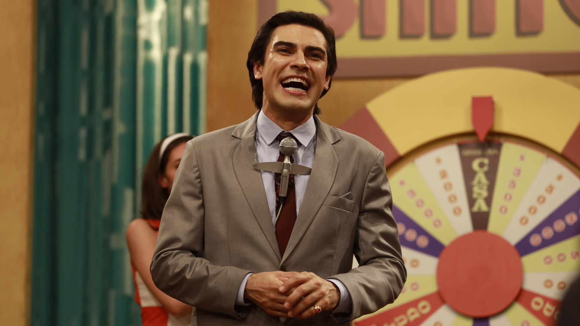 Série que conta a história de Silvio Santos estreia na quarta-feira, 19