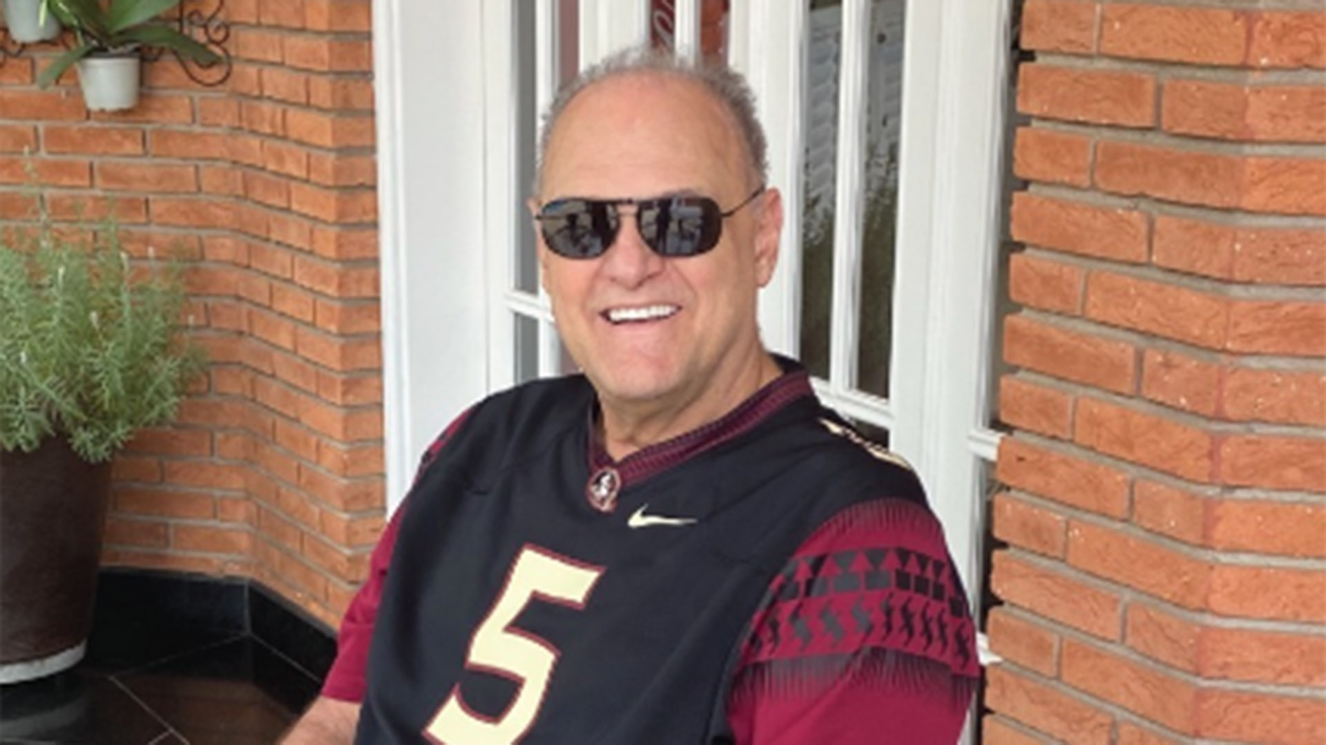 Oscar Schmidt se pronuncia após informação sobre o tratamento contra o câncer