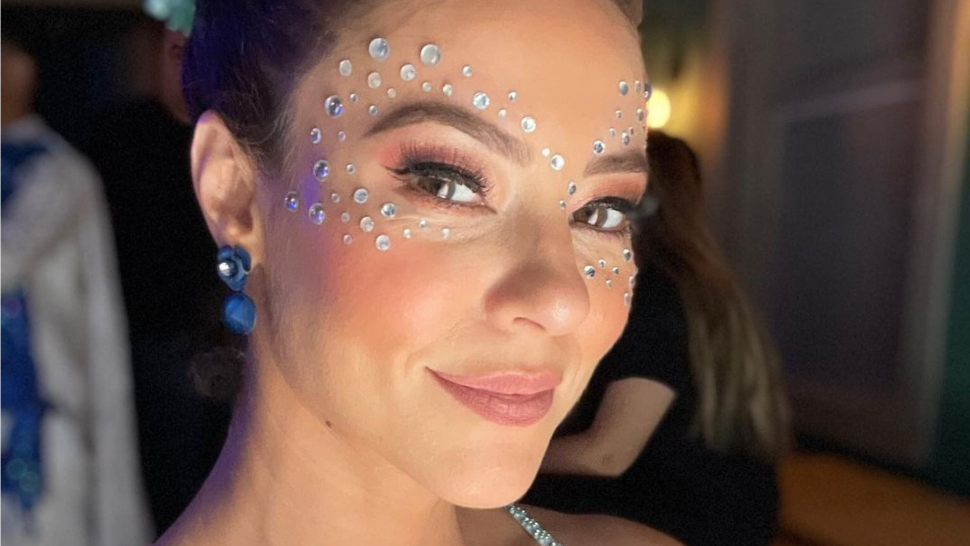 Cheia de brilhos, Paolla Oliveira choca ao surgir mais bela do que nunca: ”Linda demais”
