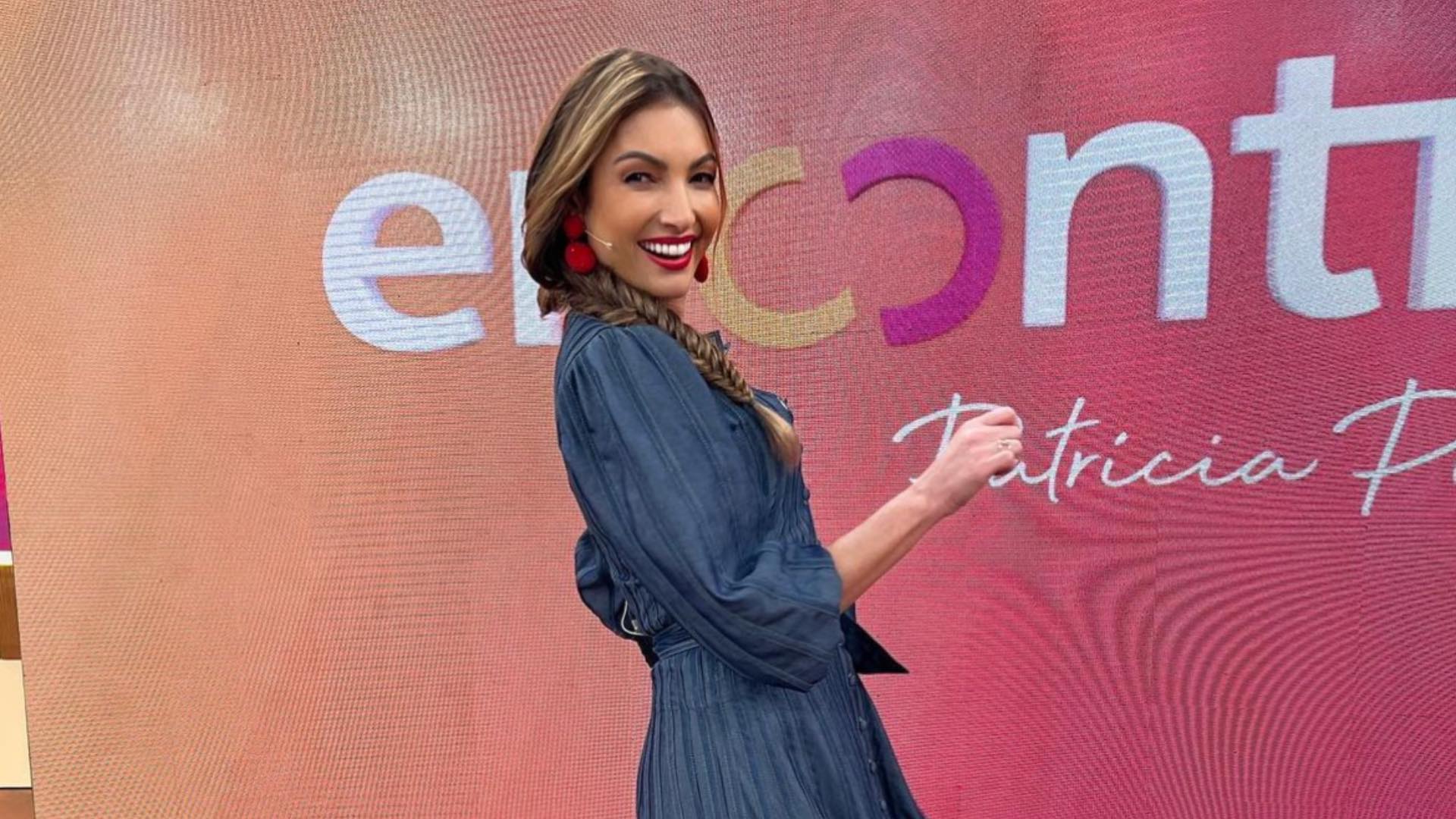 Patrícia Poeta elege vestido midi para apresentar o ‘Encontro’ e rouba a cena: “Linda”