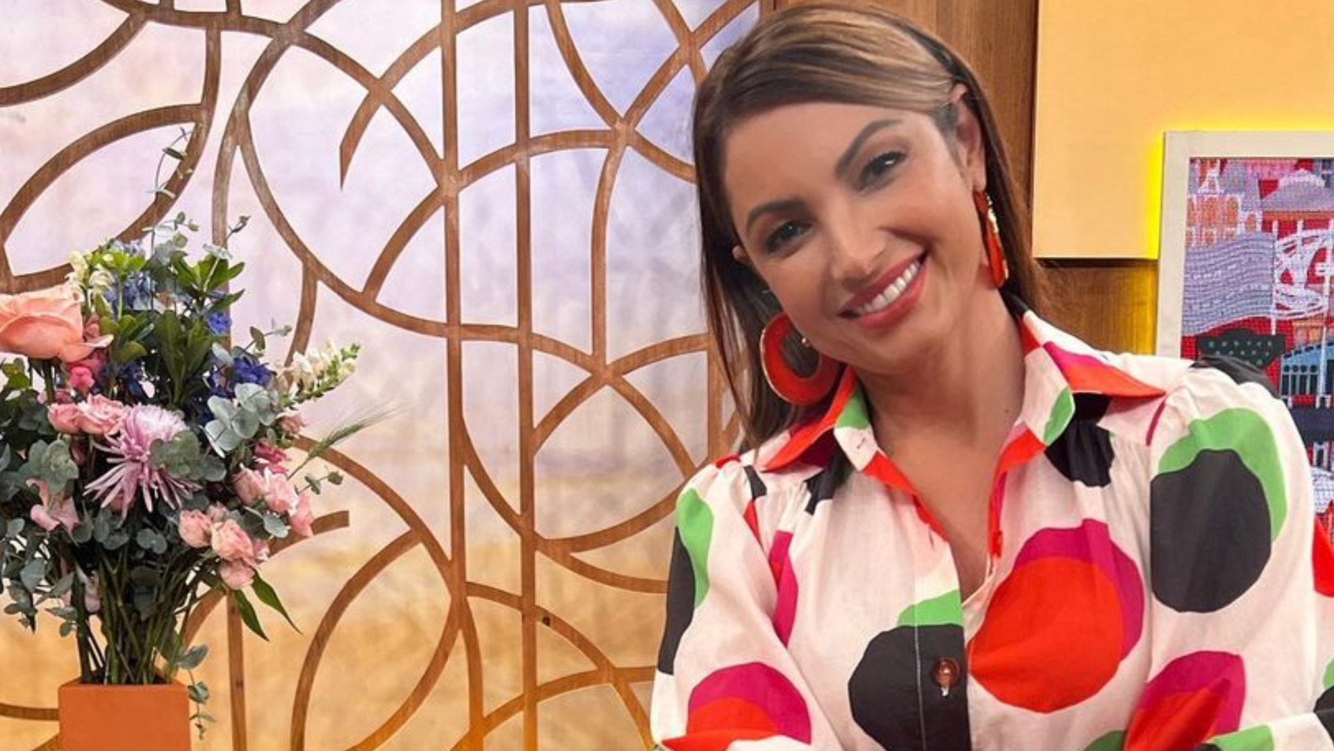 Patrícia Poeta aposta em look com estampa extravagante e chama a atenção: ”Incrível”