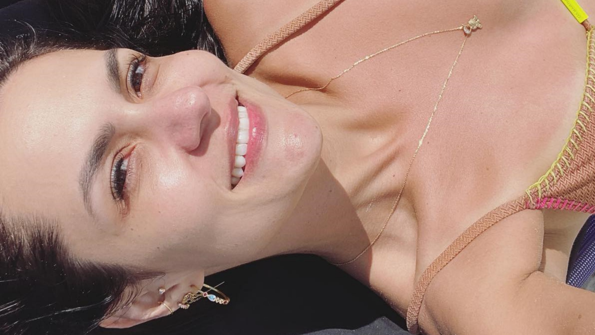 De biquíni, Paula Barbosa impressiona ao exibir corpão em dia de praia: “Perfeita”