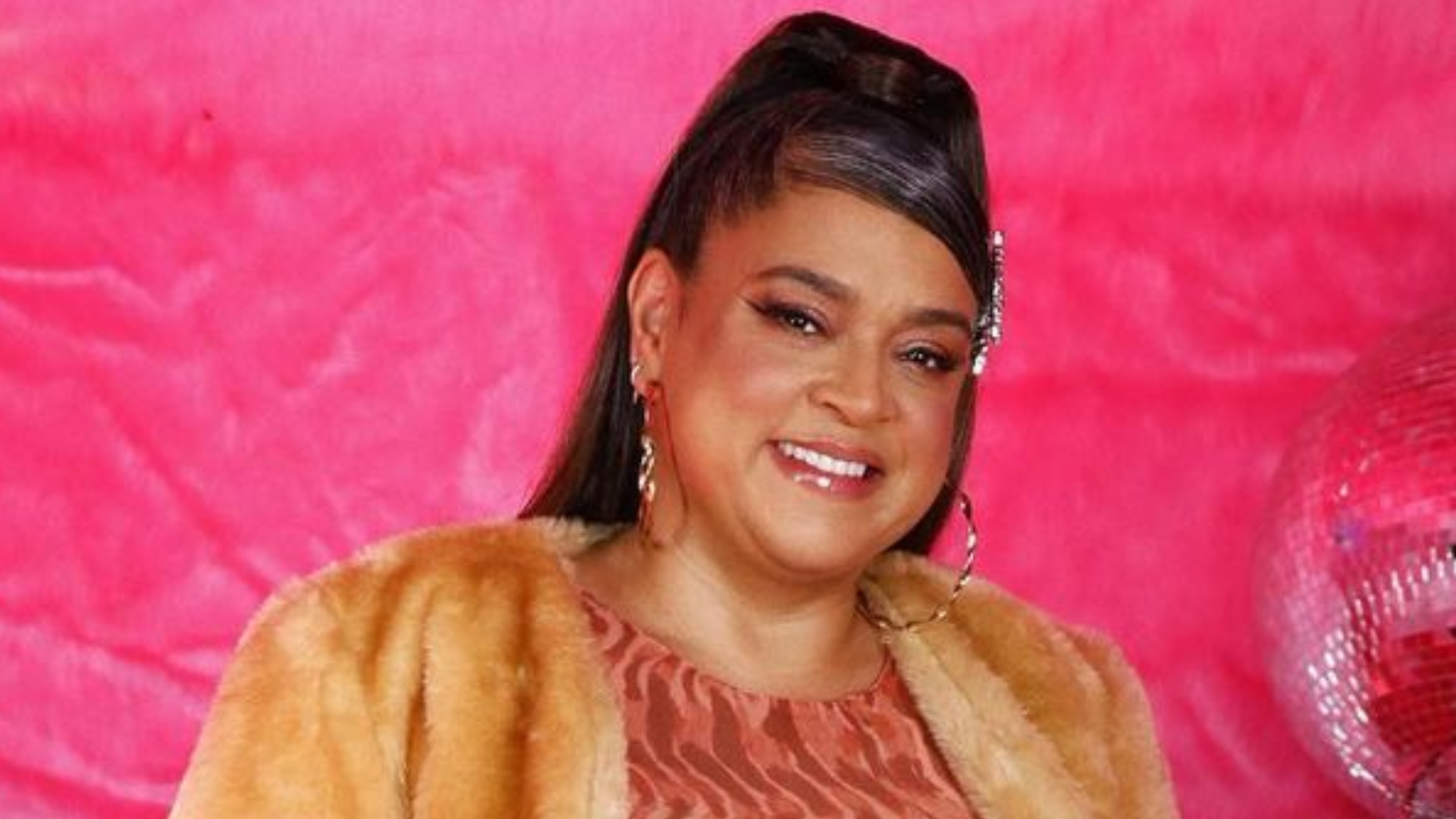 Preta Gil elege look transparente para festa a fantasia dos anos 2000: ”Linda e estilosa”