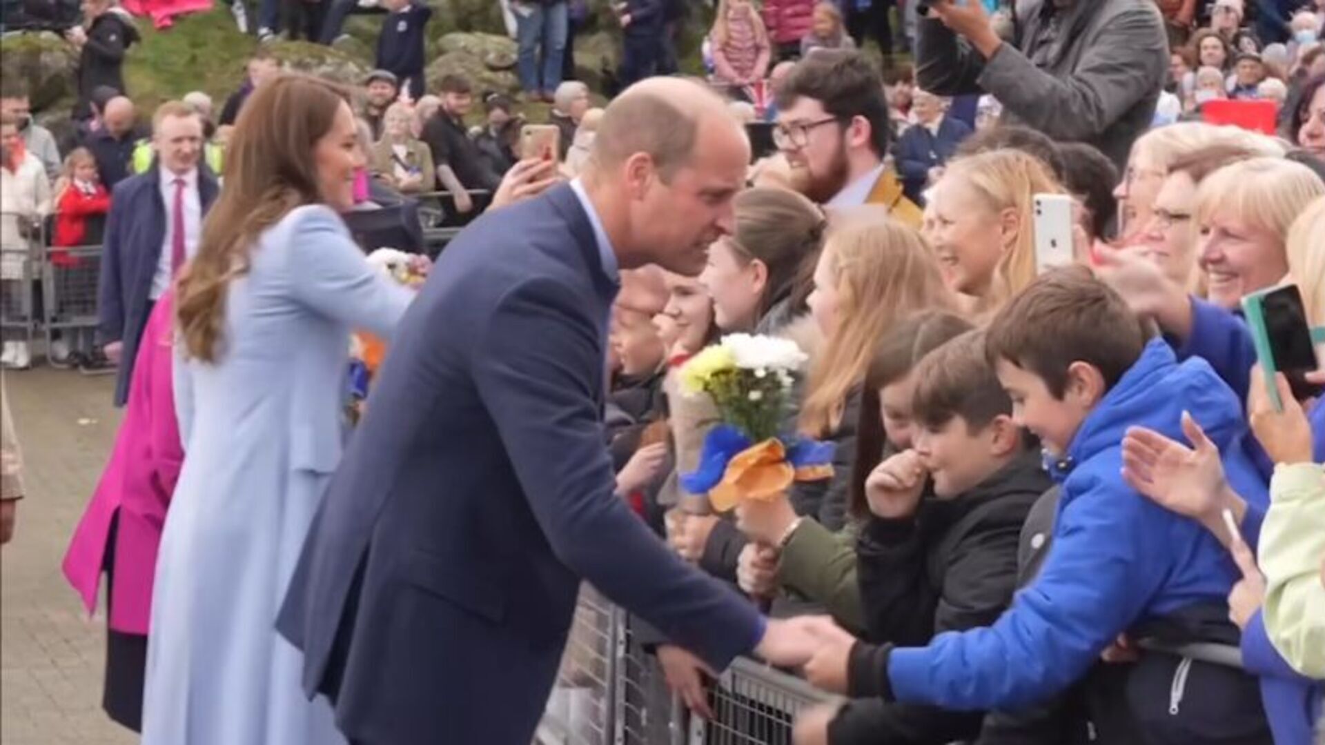 Príncipe William e Kate Middleton aparecem se divertindo em viagem a Irlanda do Norte