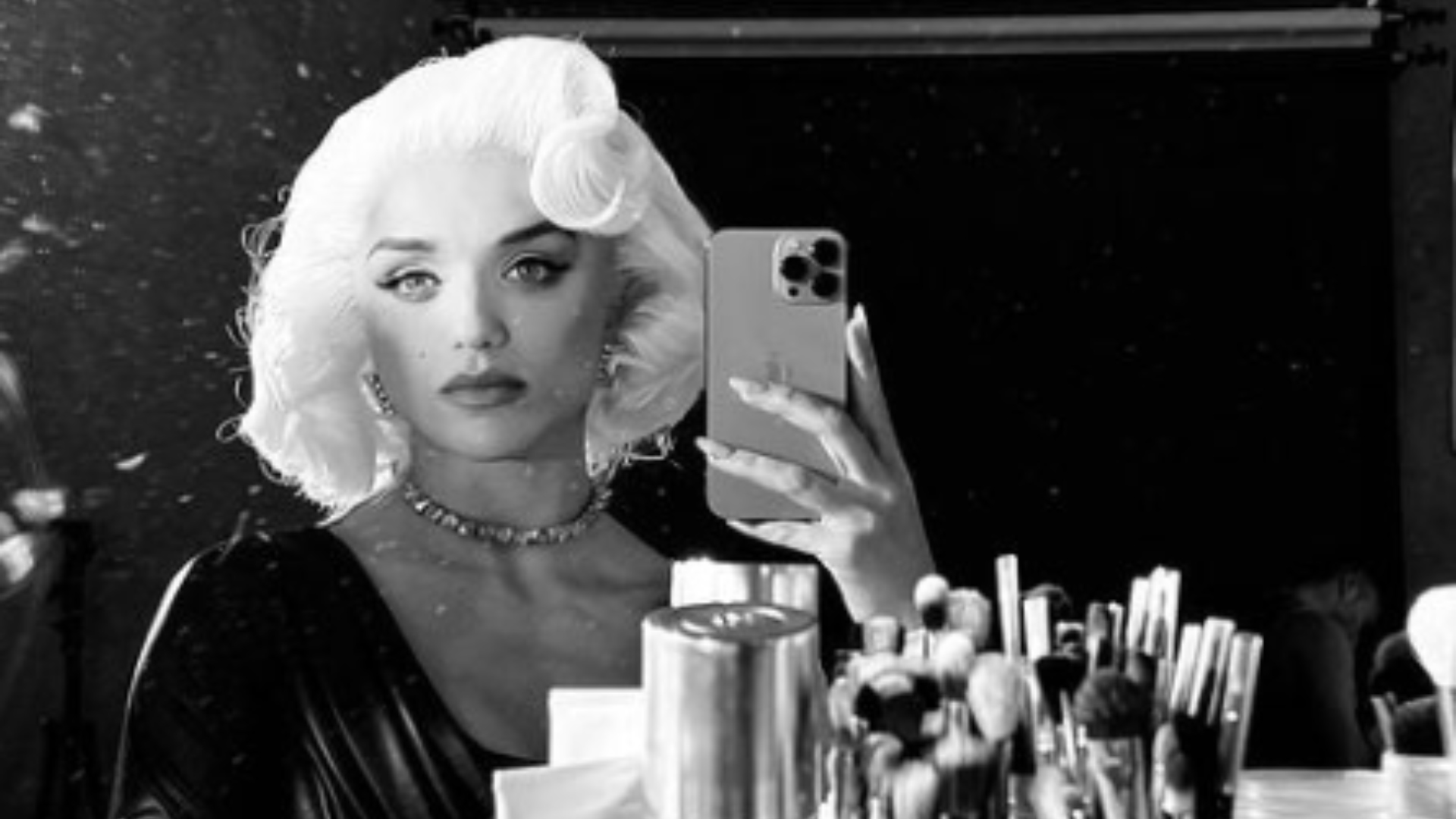 Rafa Kalimann arrasa em festa a fantasia vestida de Marilyn Monroe