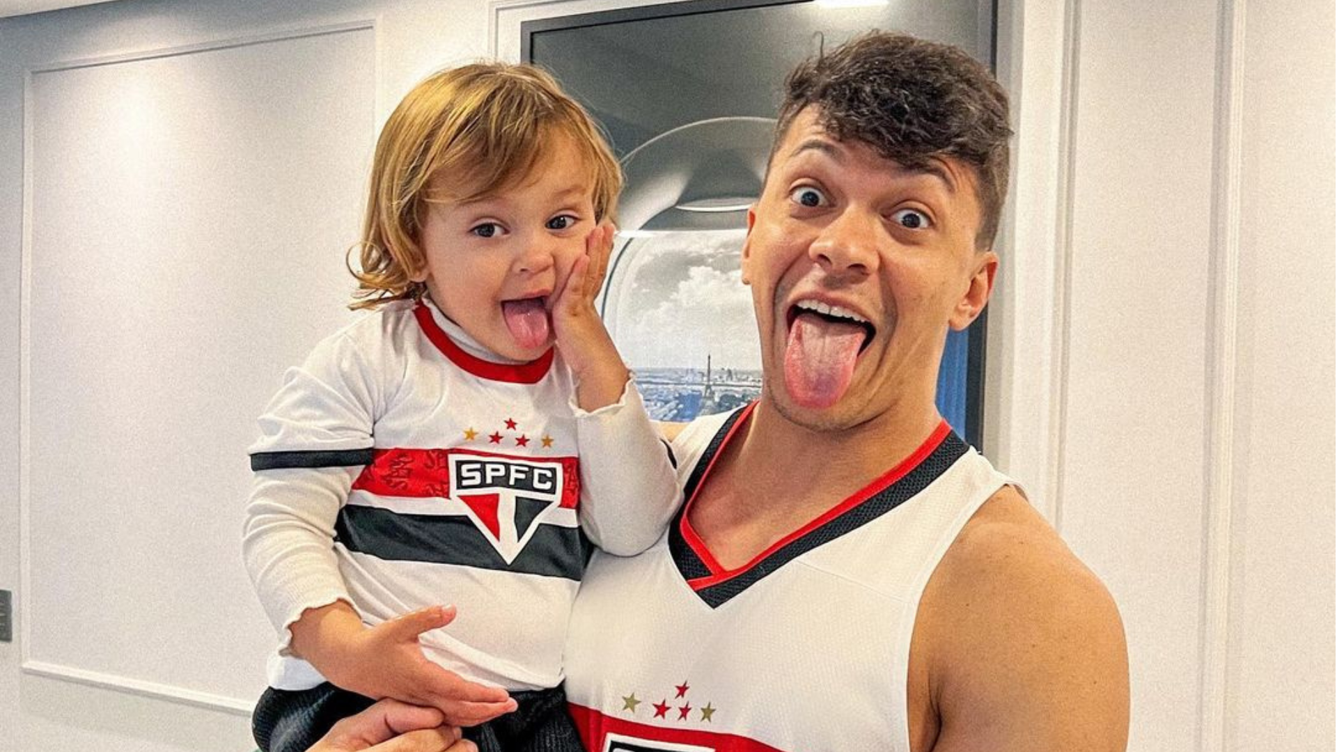 Tata Estaniecki anuncia de maneira fofa para Júlio Cocielo que está grávida novamente
