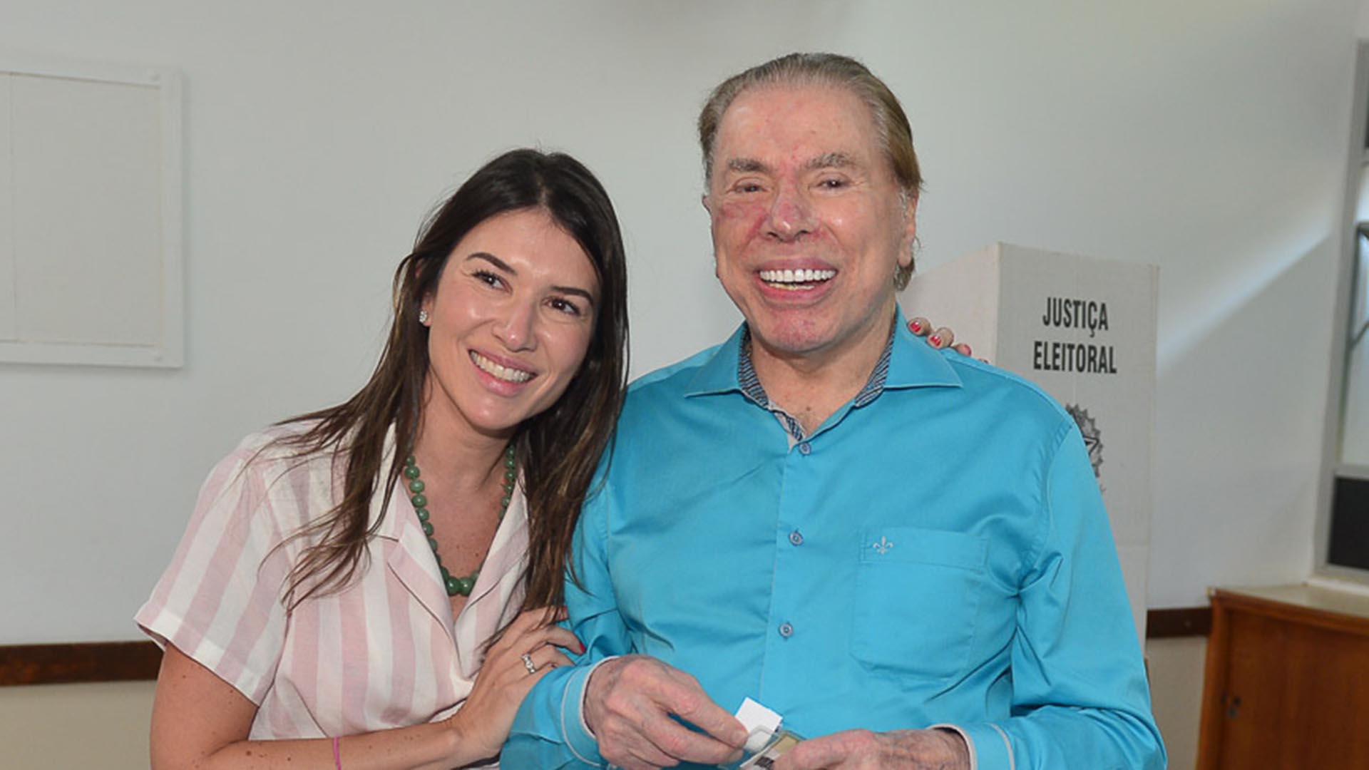 Silvio Santos é fotografado ao ir votar no segundo turno