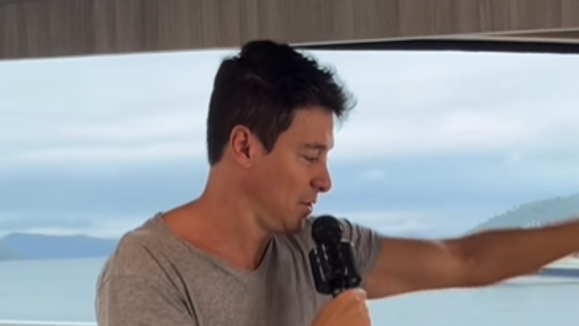 Rodrigo Faro publica vídeo ‘zoando’ esposa em seu aniversário