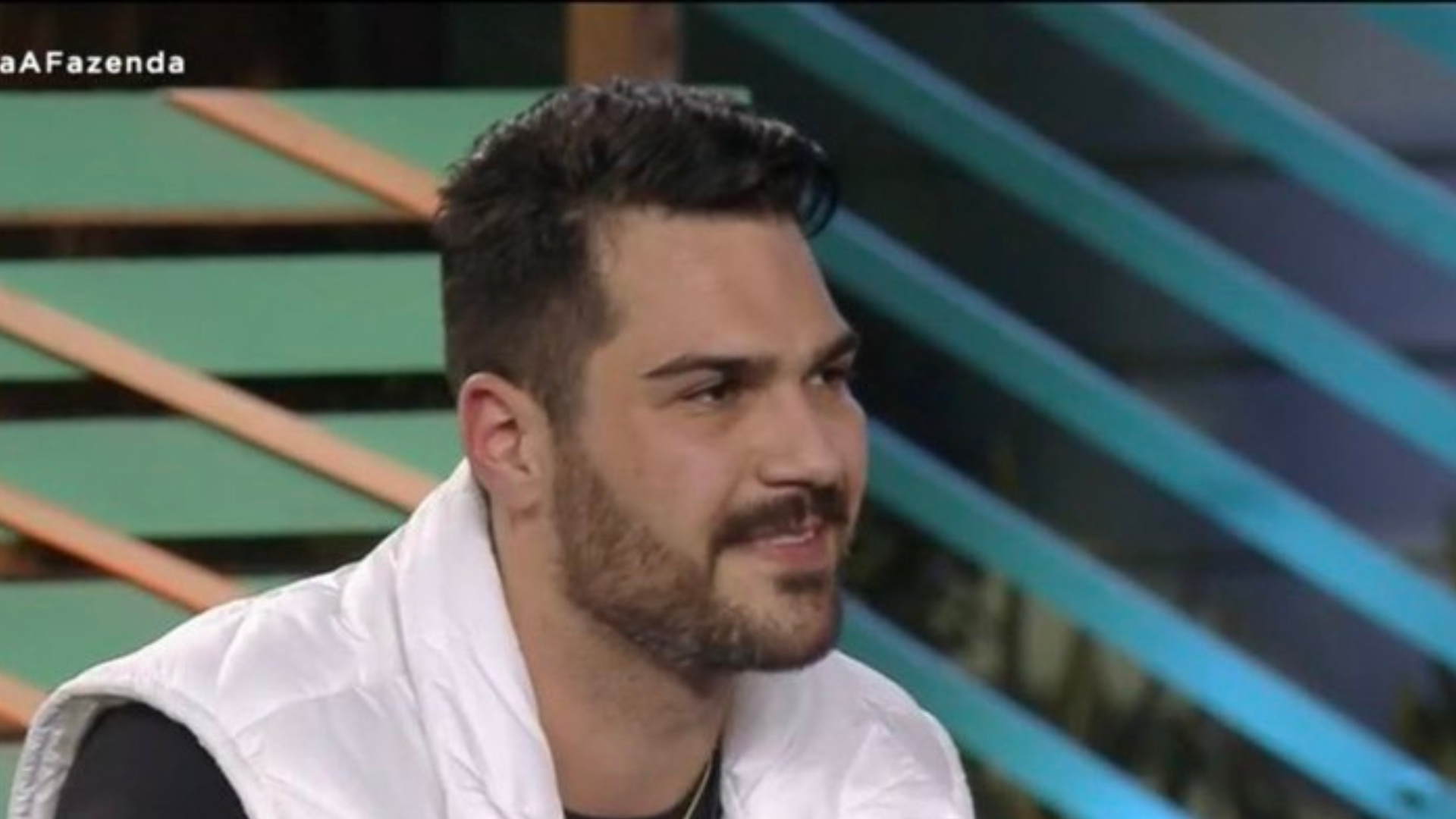 Após revelação de Deolane, Shayan Haghbin cobra posicionamento da Record por sua expulsão de A Fazenda