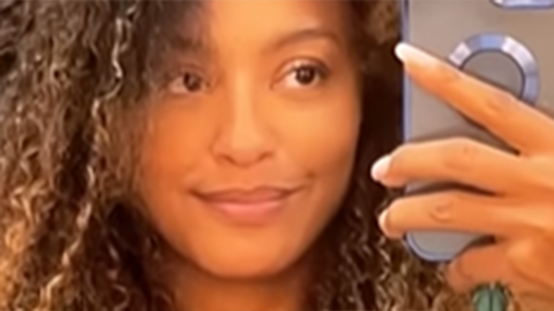 ‘Eu estou muito gata!’, diz Sheron Menezzes após mudança de visual