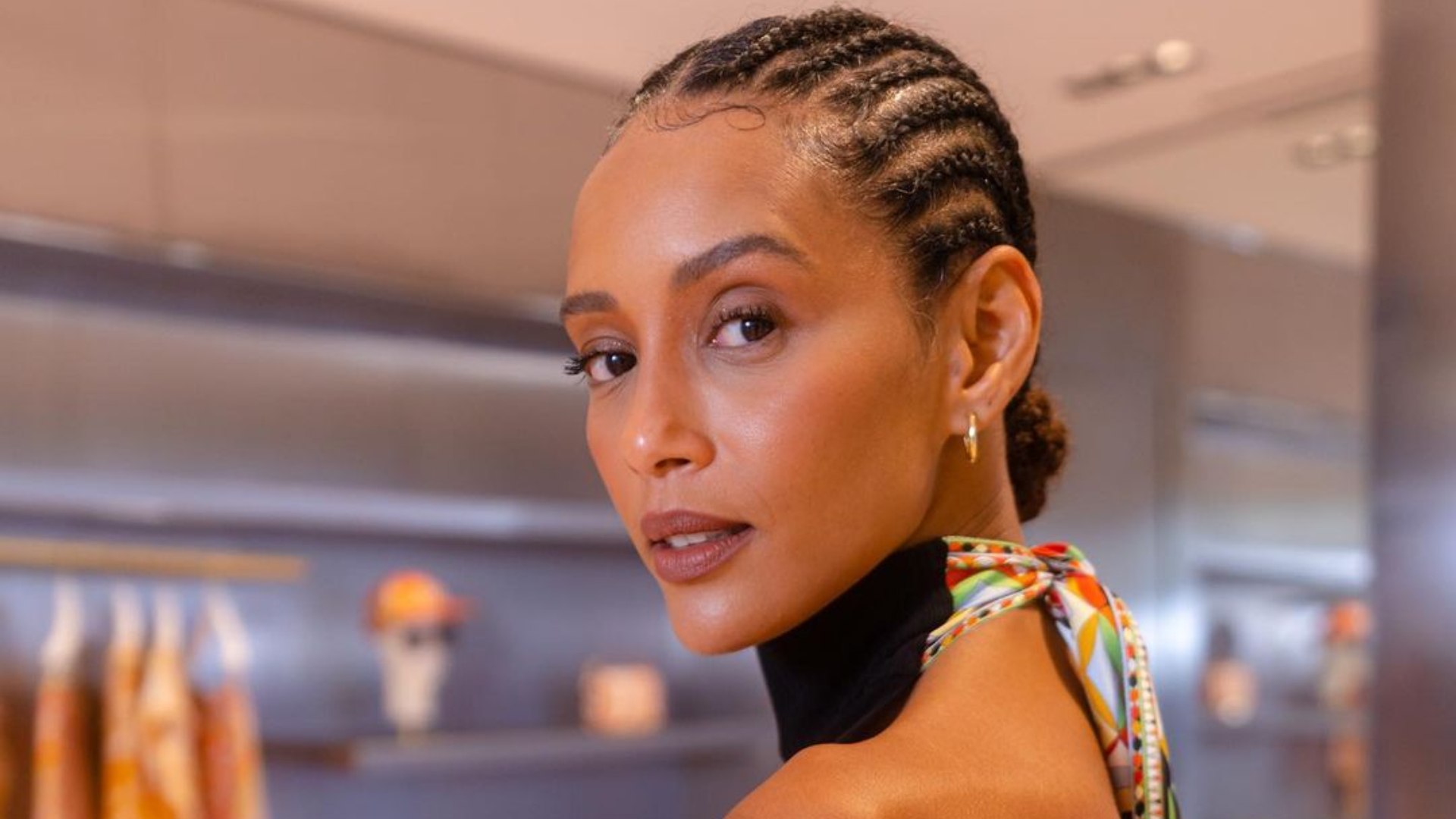 Taís Araujo aposta em vestido com decote profundo nas costas e impressiona: ”Perfeição”