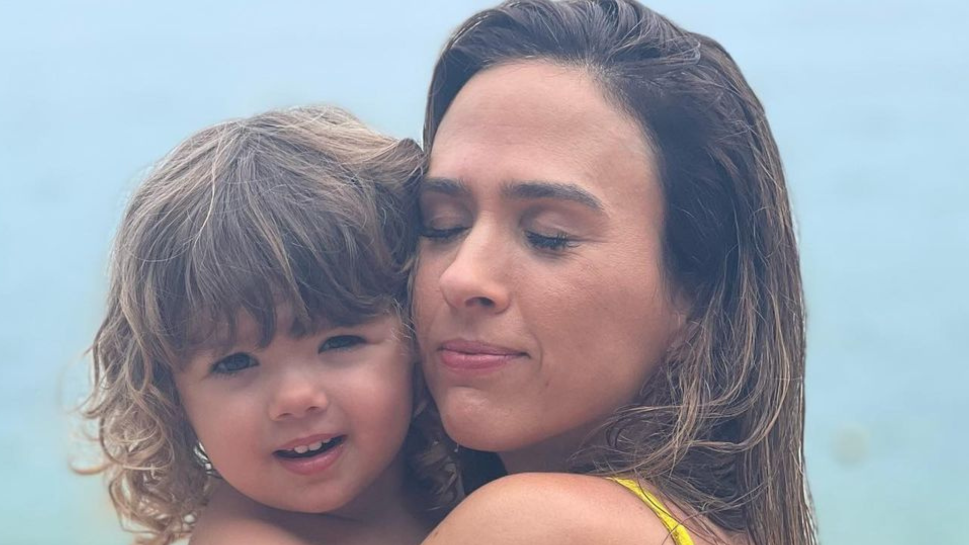 Tata Werneck se reúne com famosos e seus filhos em data especial